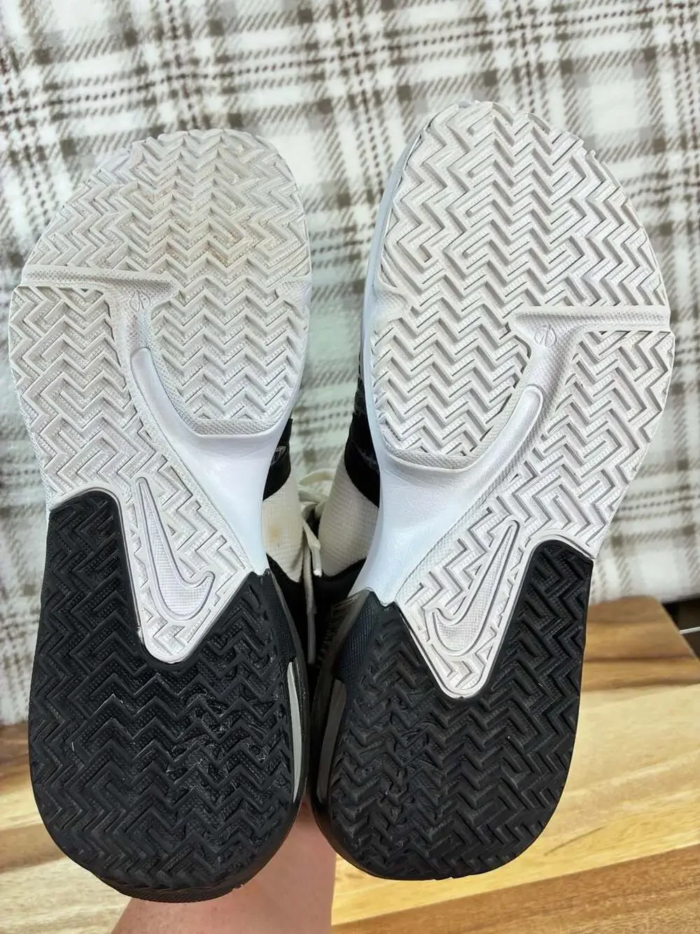 Nike LeBron Witness 7 Basketball Shoes White Black, Size 6Y